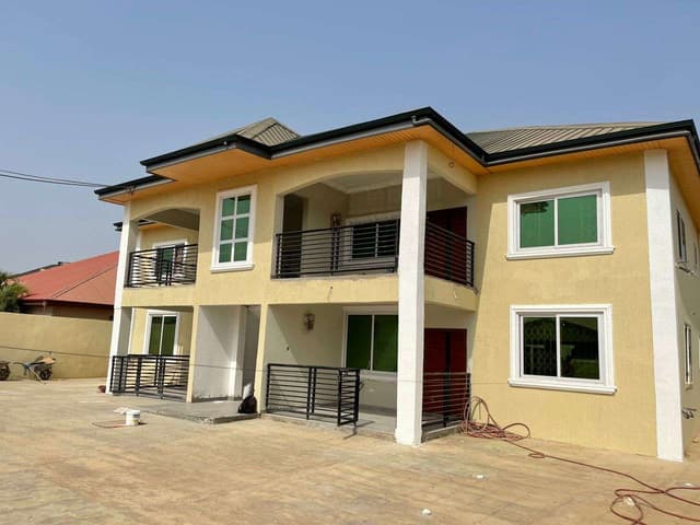 ONE STOREY APARTMENT COMPLEX FOR SALE